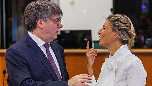 Carles Puigdemont junto a Yolanda Díaz