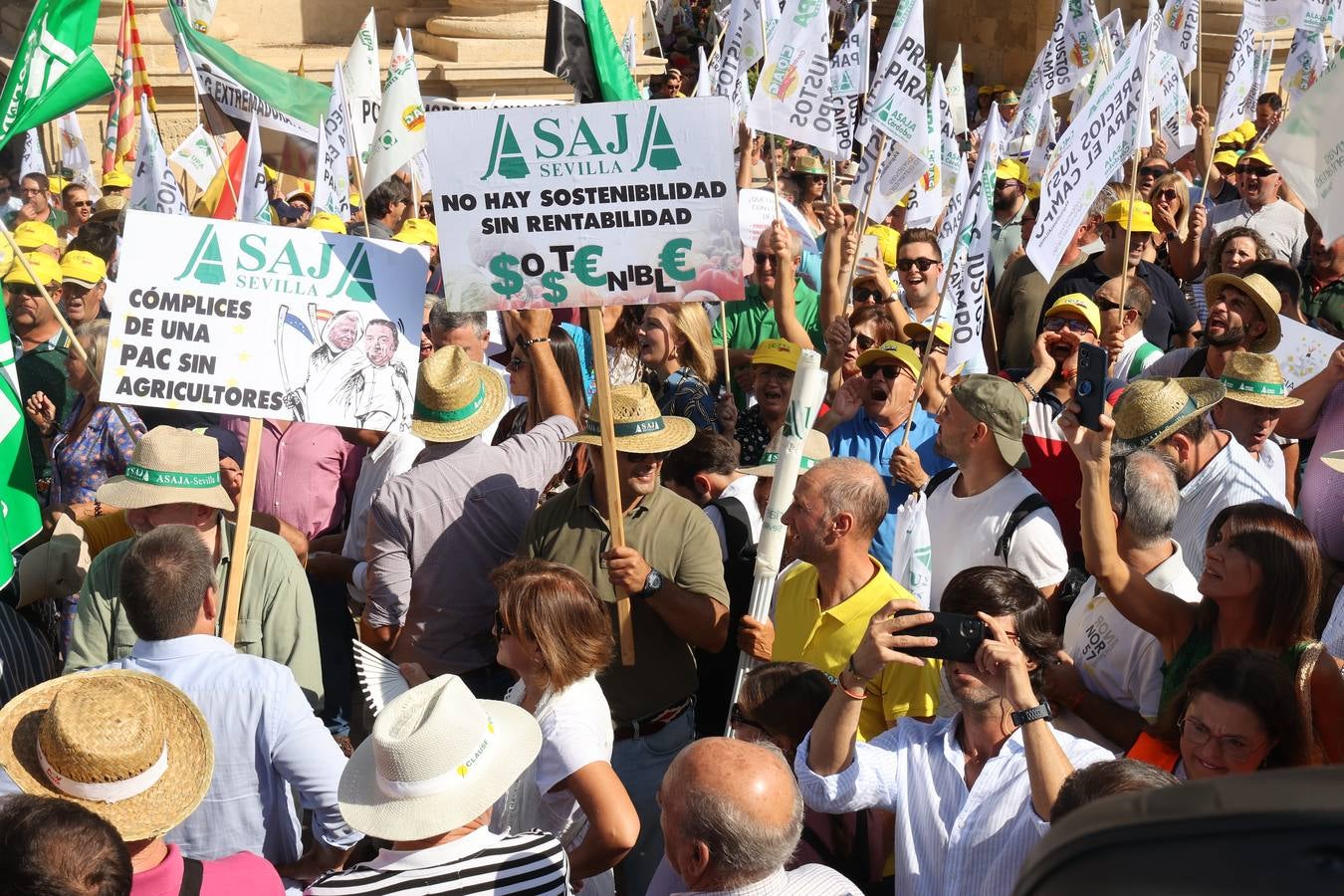 Fotos: El campo estalla en Córdoba frente a los ministros de la UE