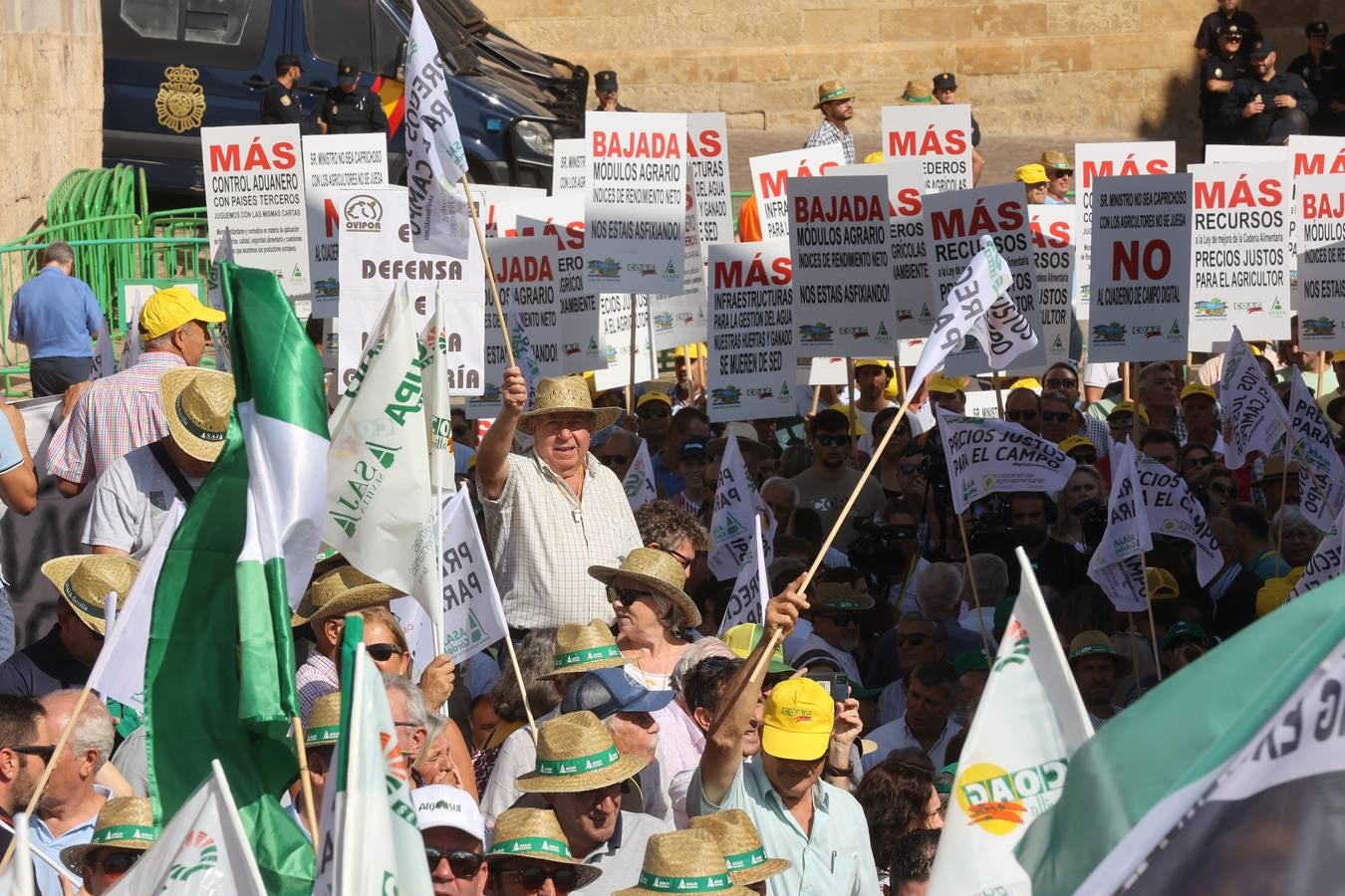 Fotos: El campo estalla en Córdoba frente a los ministros de la UE