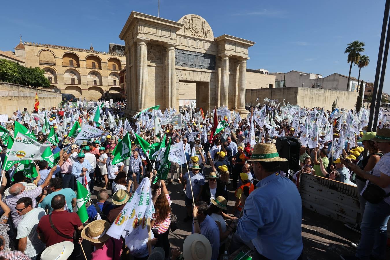 Fotos: El campo estalla en Córdoba frente a los ministros de la UE