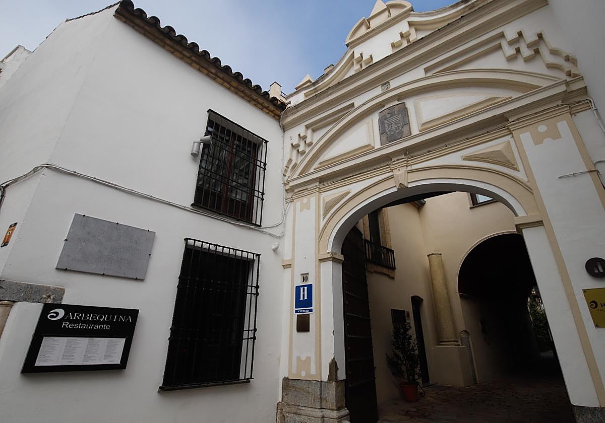 Fachada del hotel Palacio del Bailío, uno de los cinco estrellas de la capital