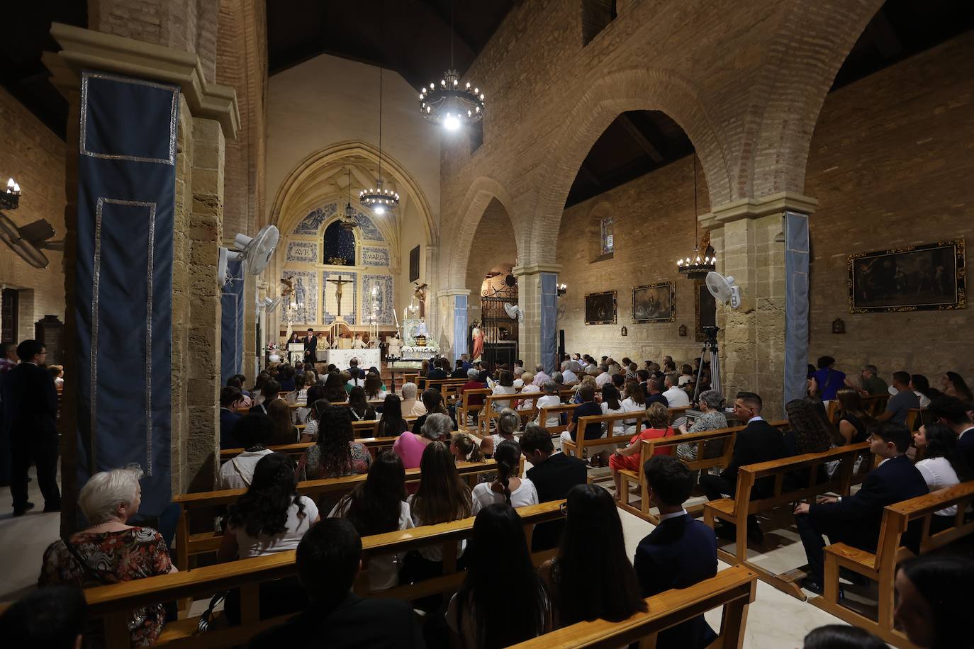 Fotos: La Virgen de la Fuensanta, entre ríos de juventud cofrade a la Catedral