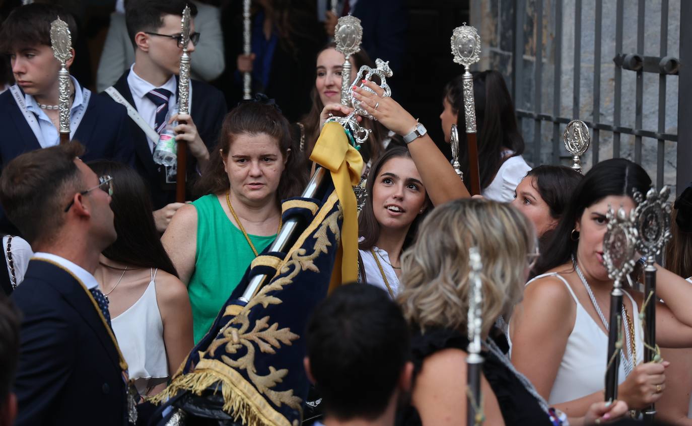 Fotos: La Virgen de la Fuensanta, entre ríos de juventud cofrade a la Catedral