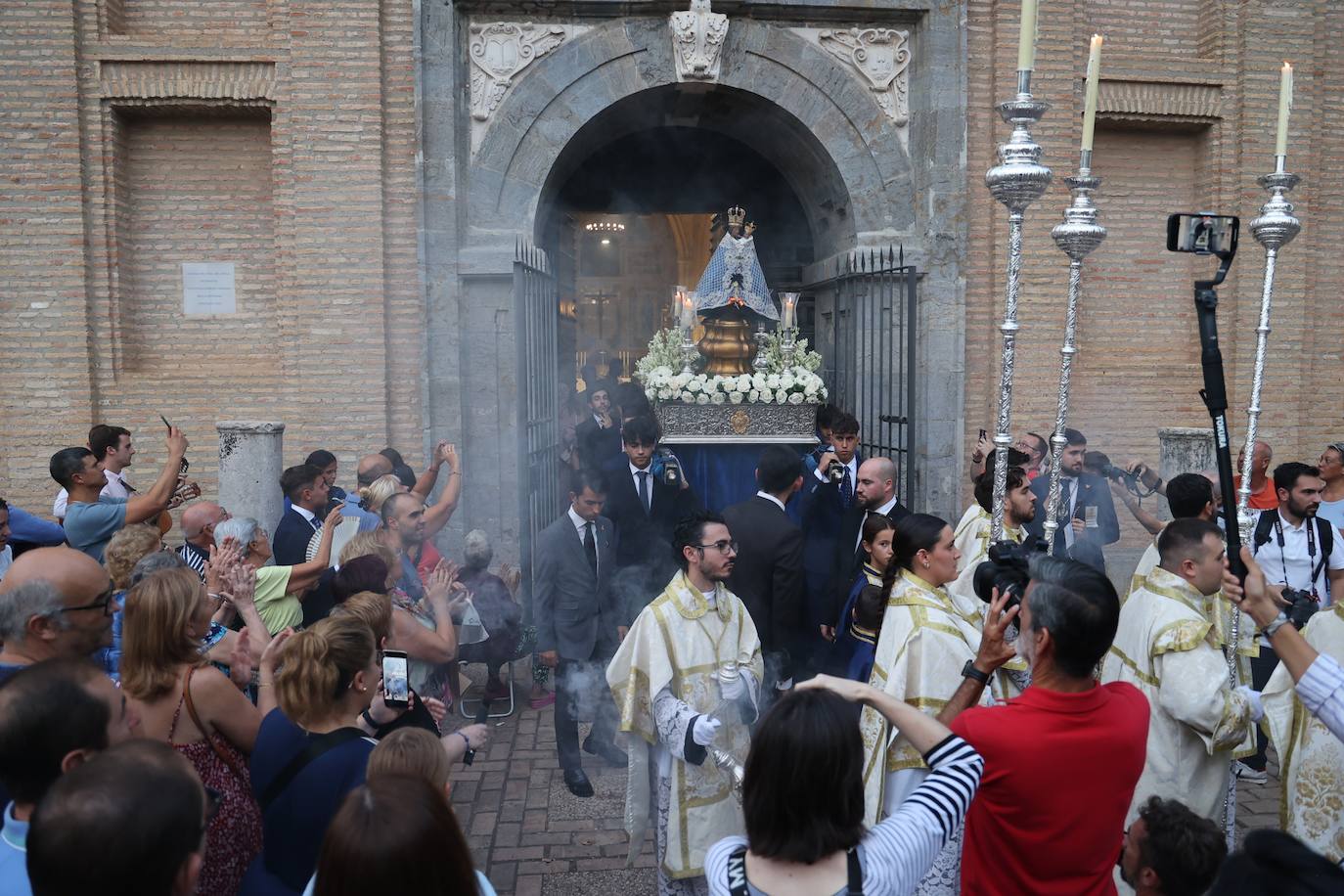 Fotos: La Virgen de la Fuensanta, entre ríos de juventud cofrade a la Catedral