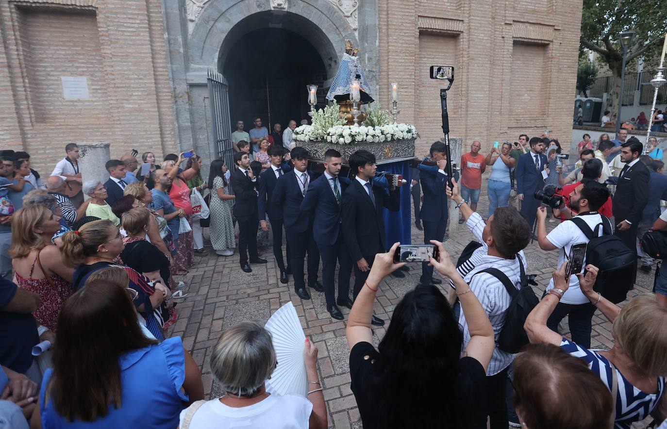 Fotos: La Virgen de la Fuensanta, entre ríos de juventud cofrade a la Catedral