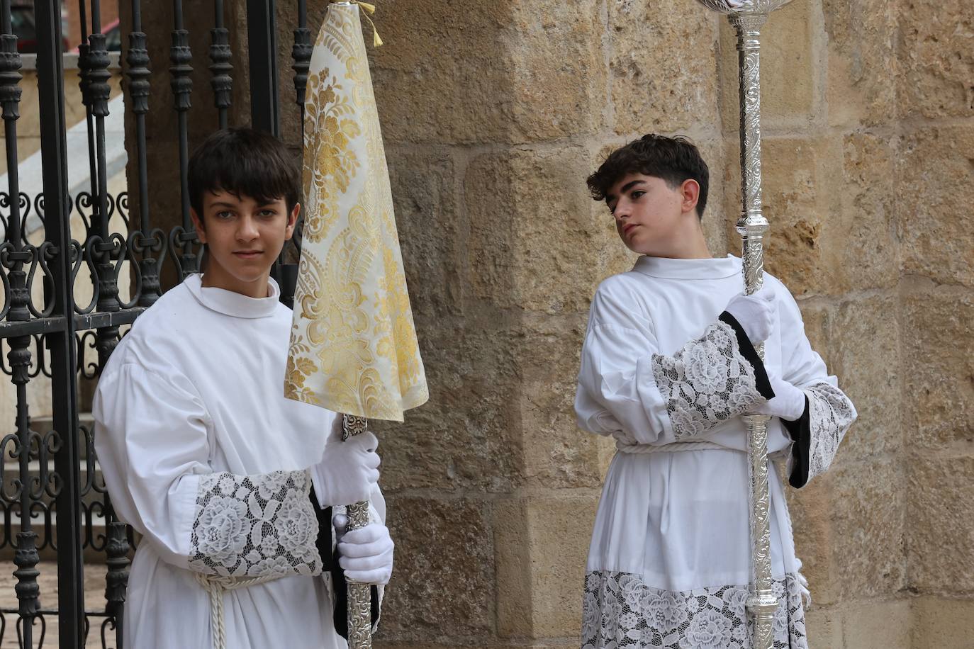 Fotos: La Virgen de la Fuensanta, entre ríos de juventud cofrade a la Catedral