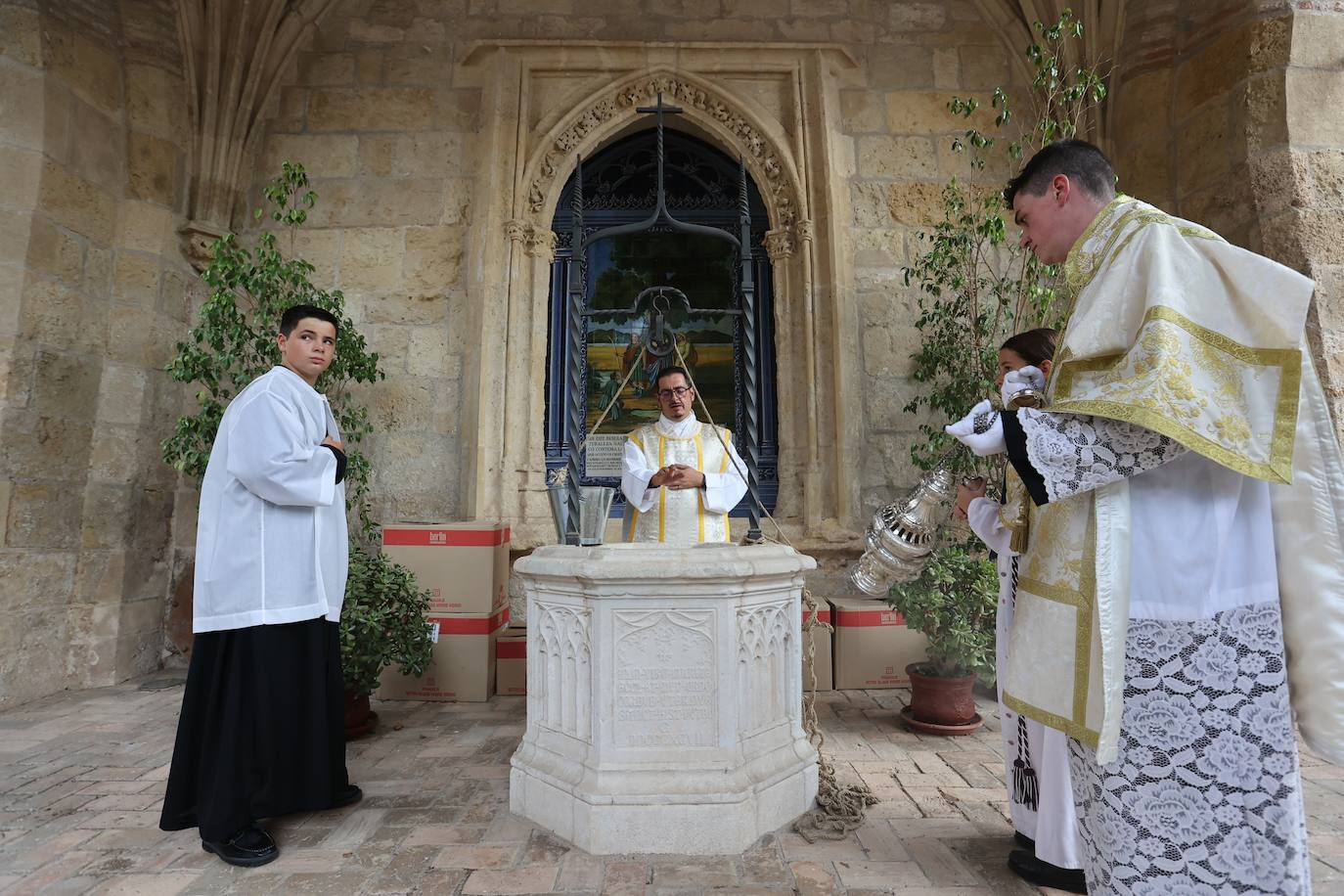 Fotos: La Virgen de la Fuensanta, entre ríos de juventud cofrade a la Catedral
