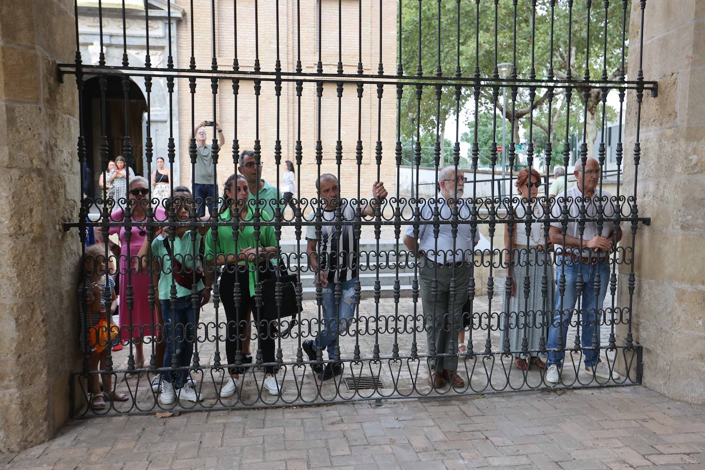 Fotos: La Virgen de la Fuensanta, entre ríos de juventud cofrade a la Catedral