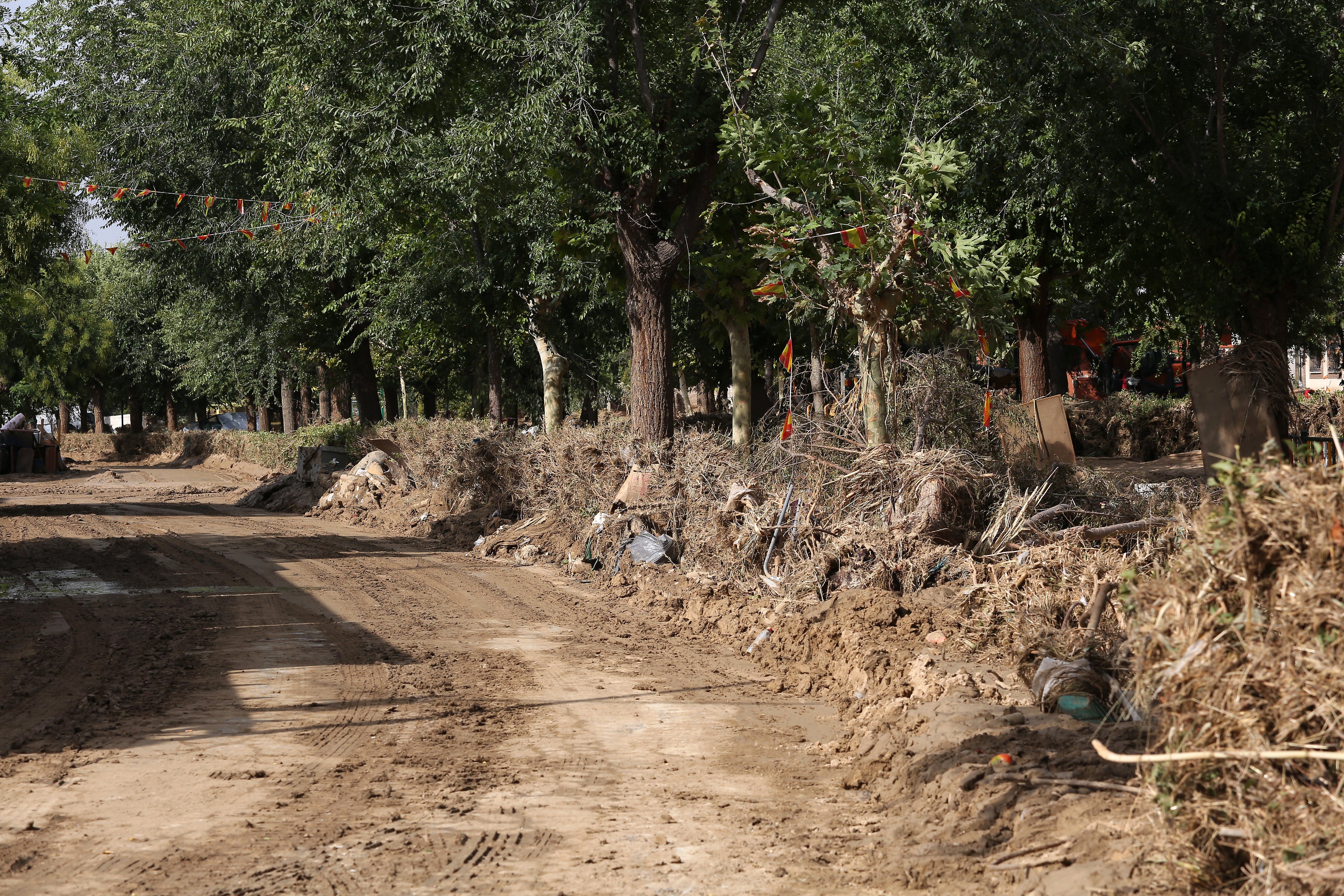 Las imágenes de un pueblo que se ha quedado hasta sin plaza por la DANA