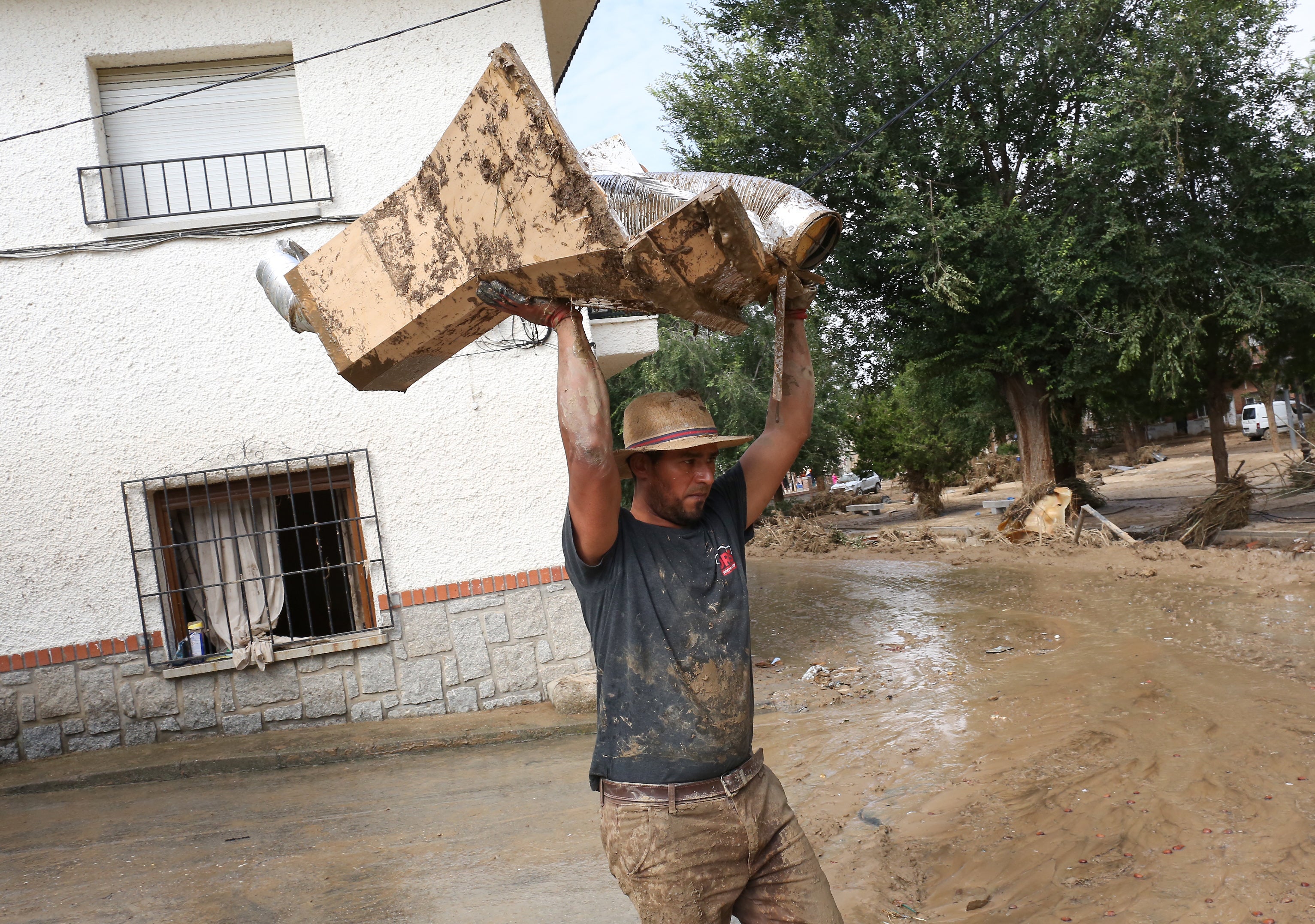 Las imágenes de un pueblo que se ha quedado hasta sin plaza por la DANA