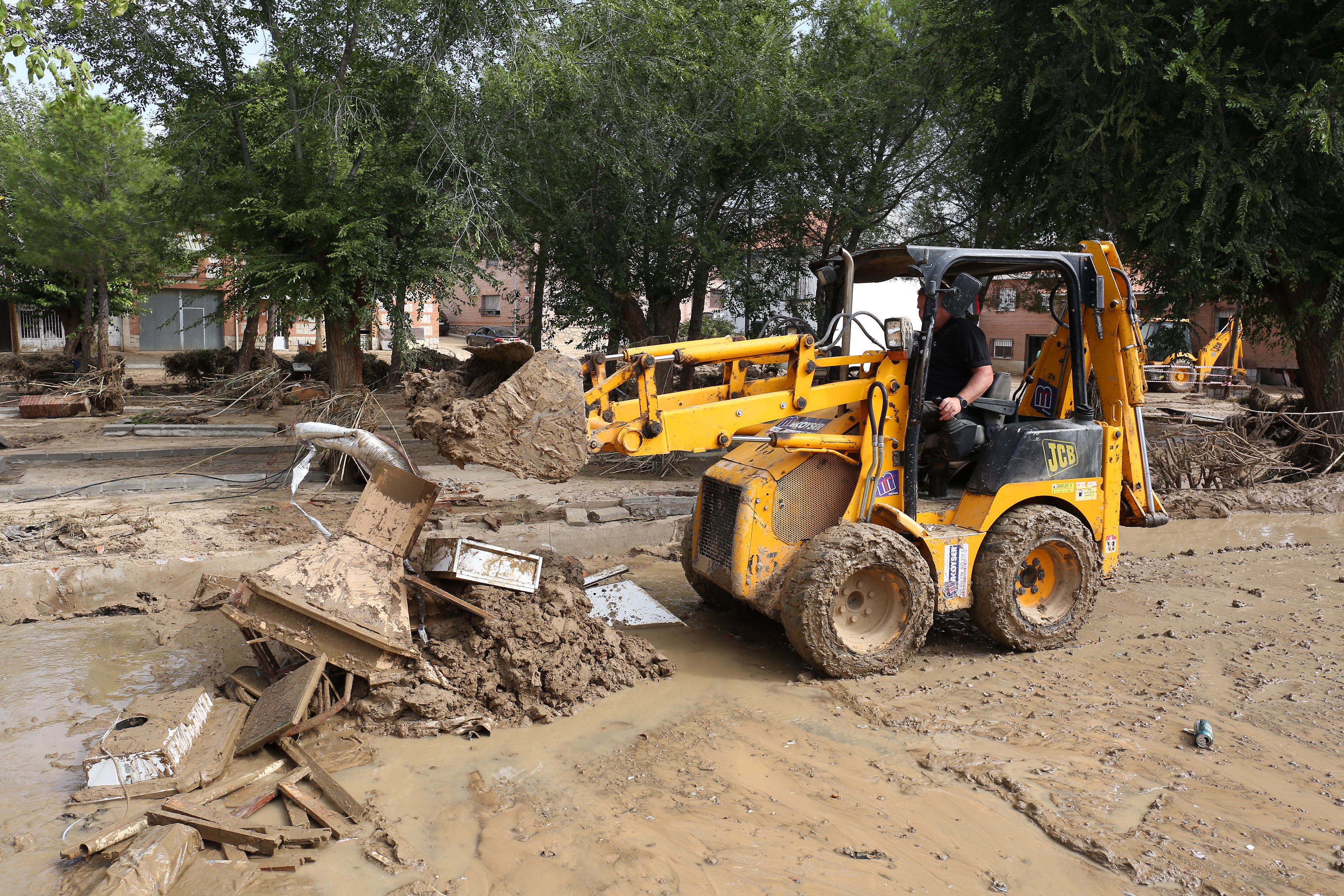 Las imágenes de un pueblo que se ha quedado hasta sin plaza por la DANA