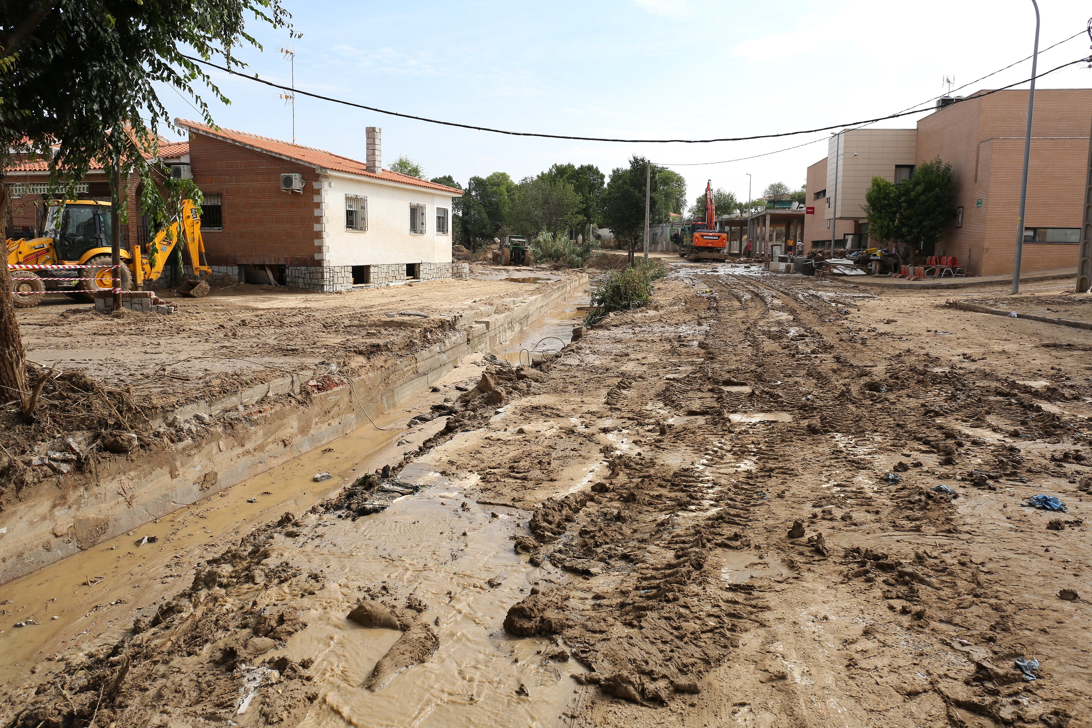 Las imágenes de un pueblo que se ha quedado hasta sin plaza por la DANA