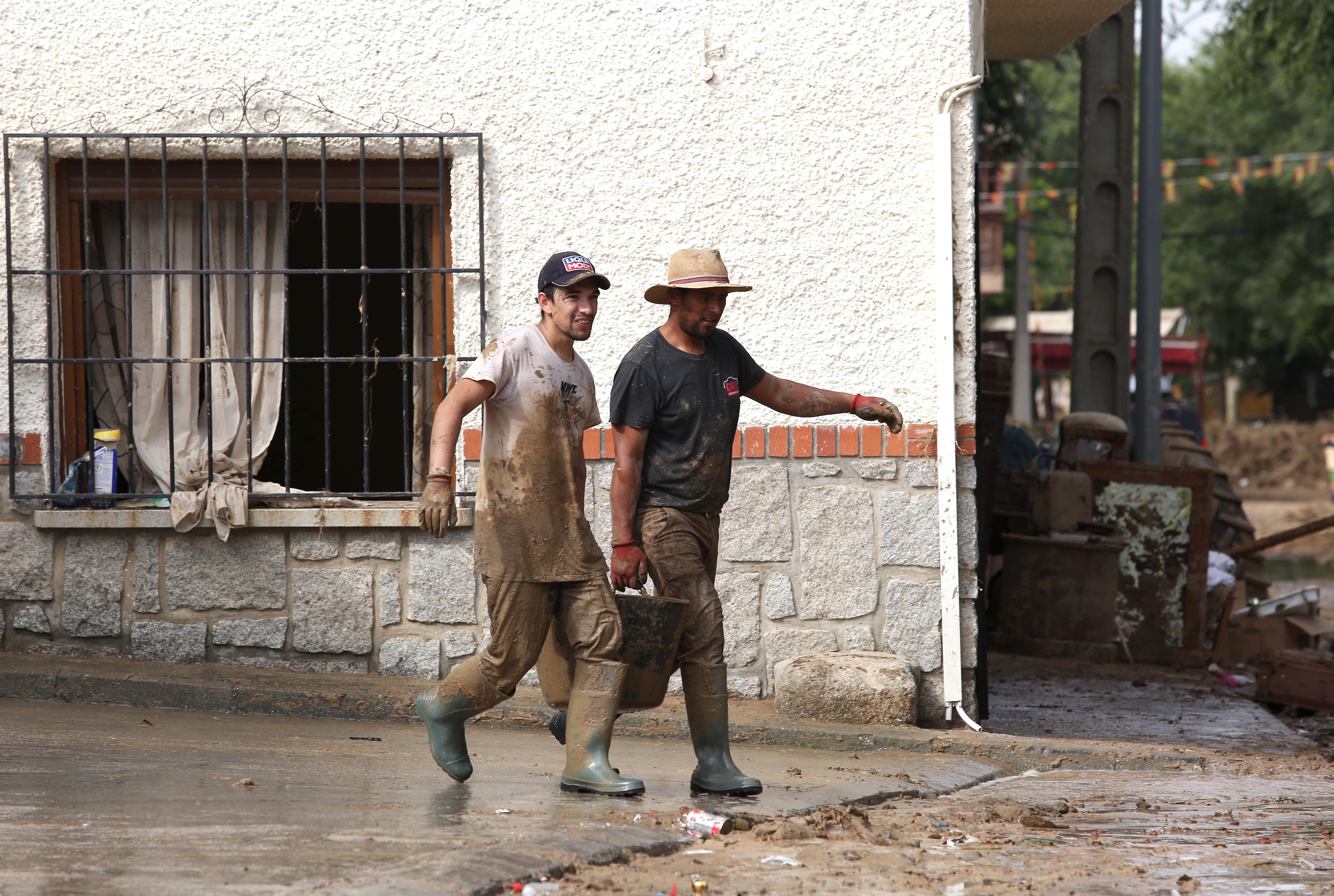 Las imágenes de un pueblo que se ha quedado hasta sin plaza por la DANA