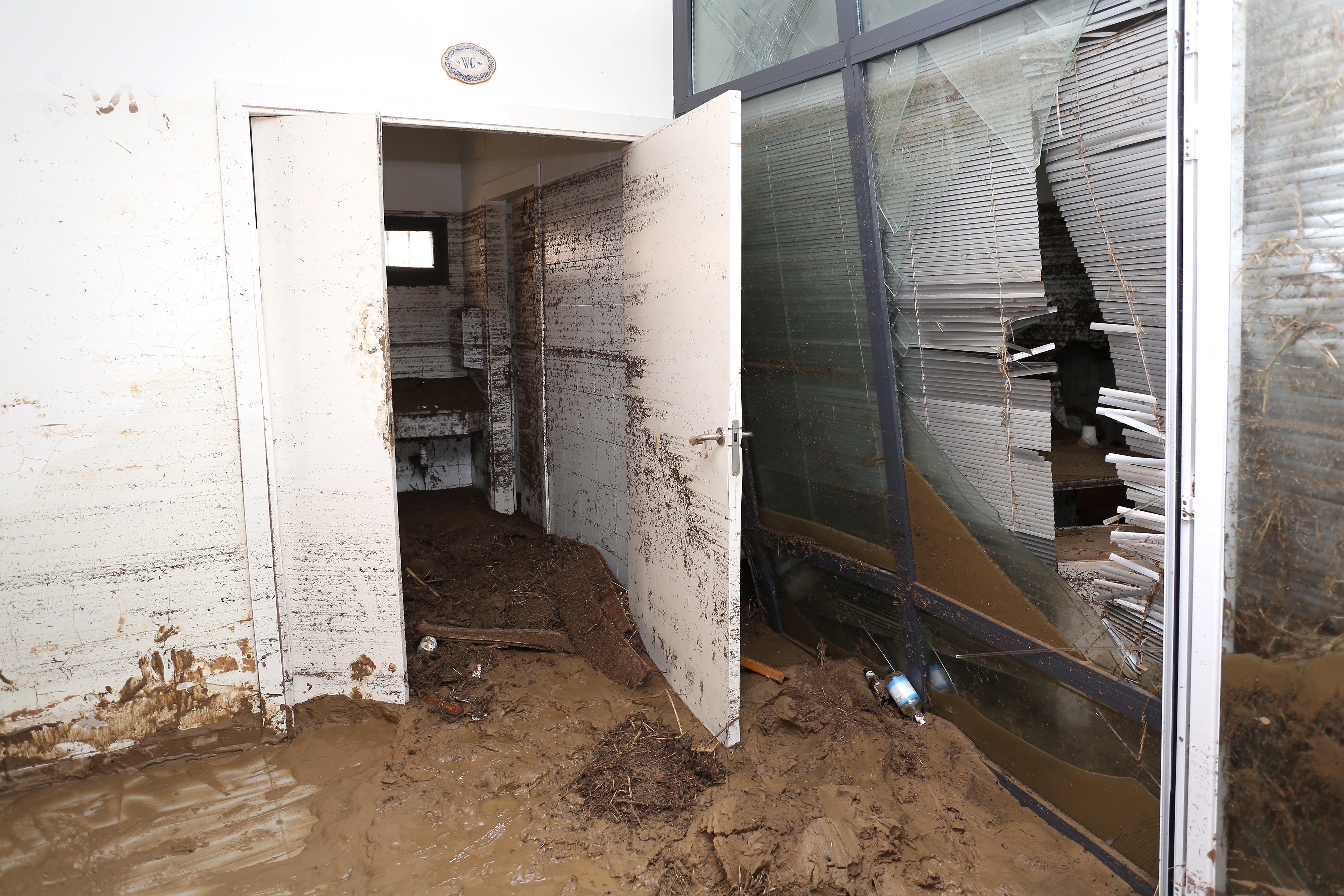 Las imágenes de un pueblo que se ha quedado hasta sin plaza por la DANA