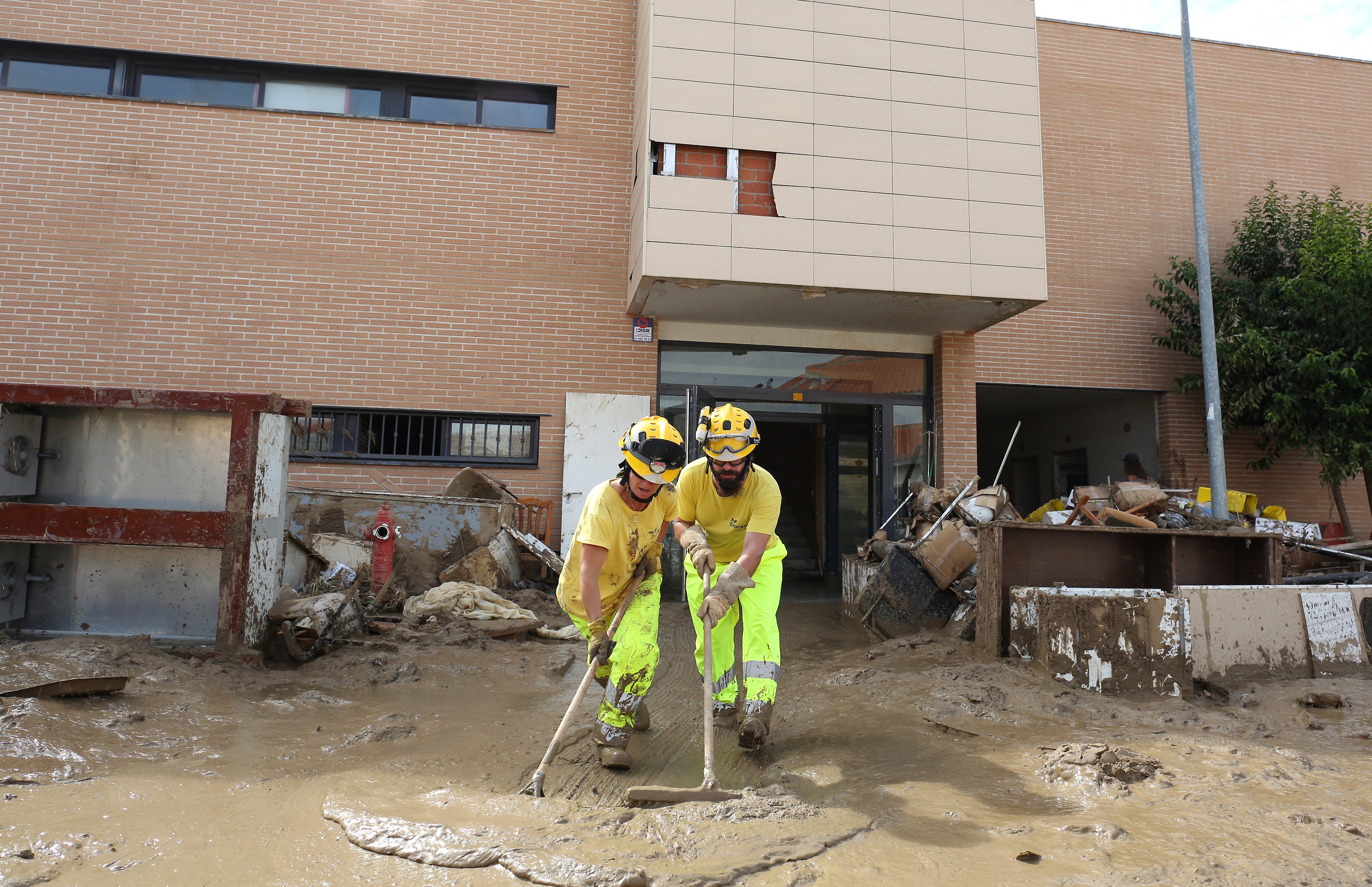 Las imágenes de un pueblo que se ha quedado hasta sin plaza por la DANA