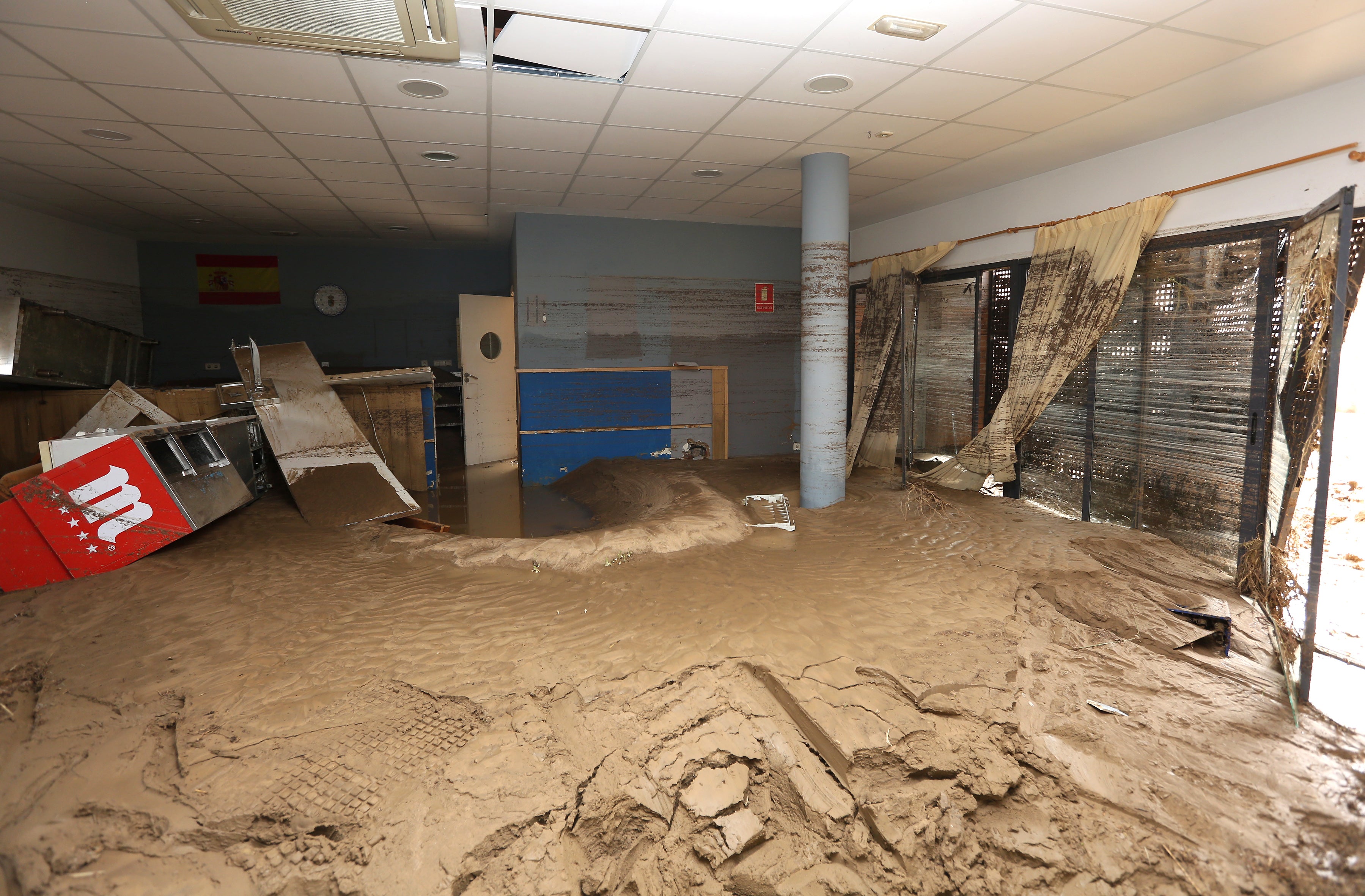 Las imágenes de un pueblo que se ha quedado hasta sin plaza por la DANA