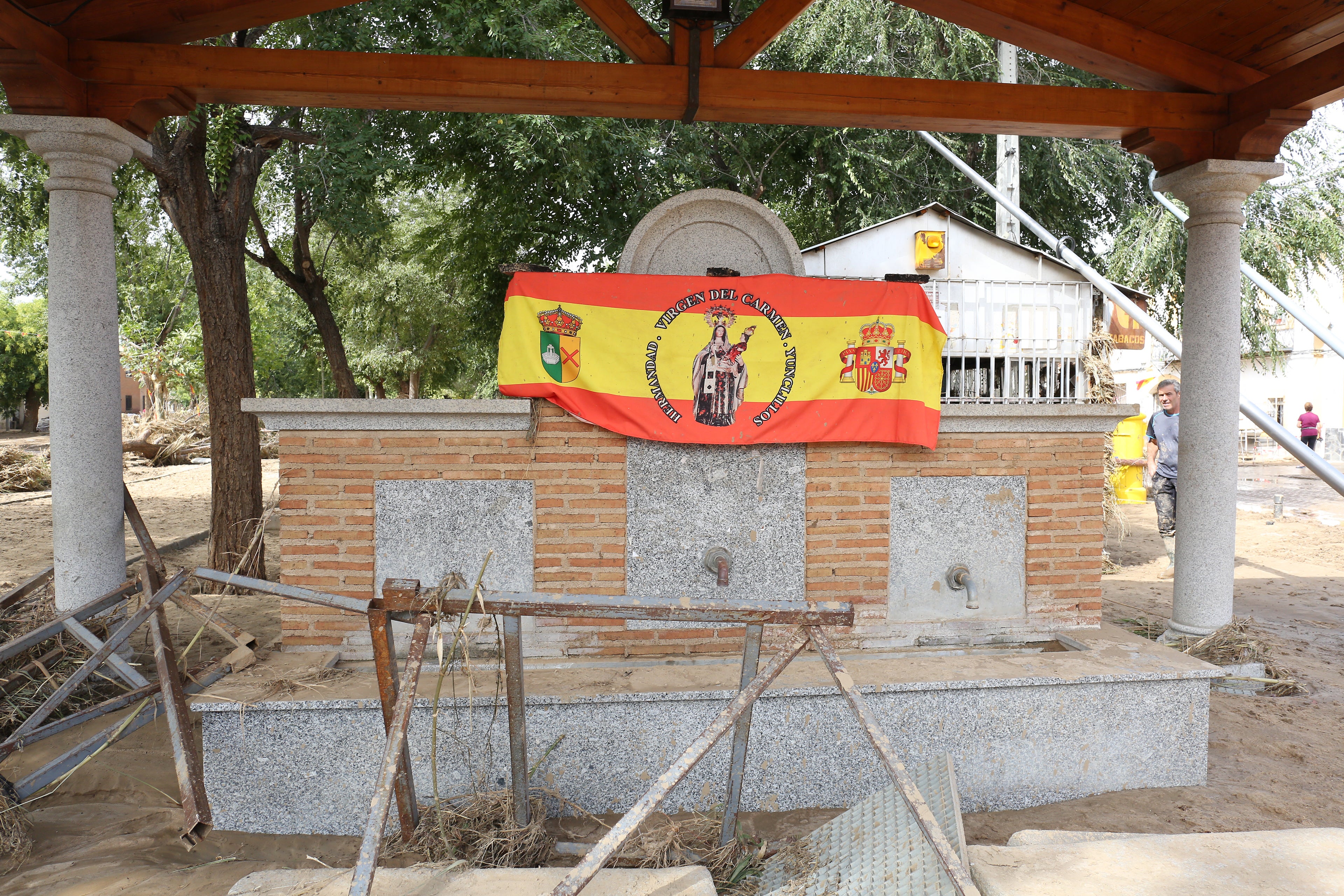 Las imágenes de un pueblo que se ha quedado hasta sin plaza por la DANA