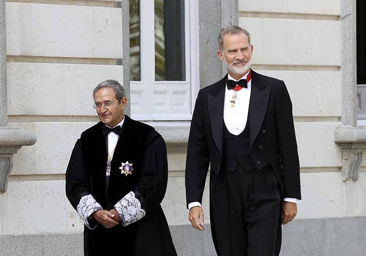El presidente del Tribunal Supremo junto al Rey
