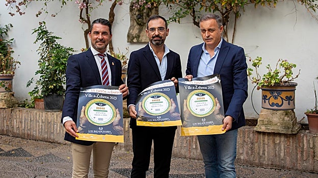 El alcalde de Zuheros, el delegado de Desarrollo Económico y el responsable de Los Balanchares