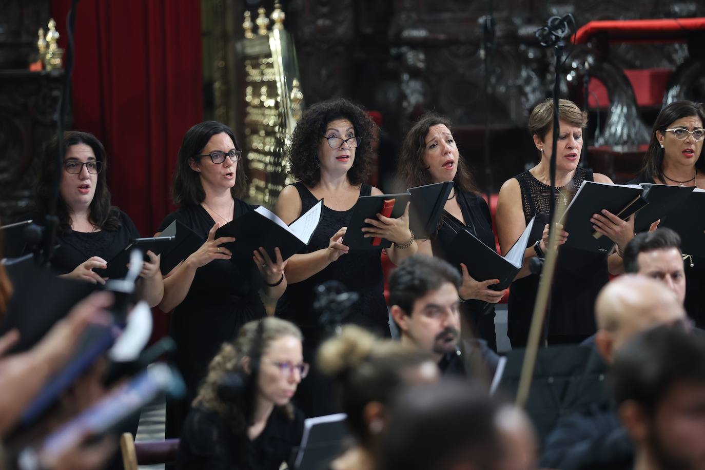 Fotos: La solemne misa y la procesión de la Fuensanta en Córdoba