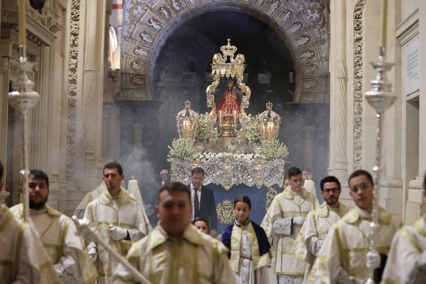 Fotos: La solemne misa y la procesión de la Fuensanta en Córdoba