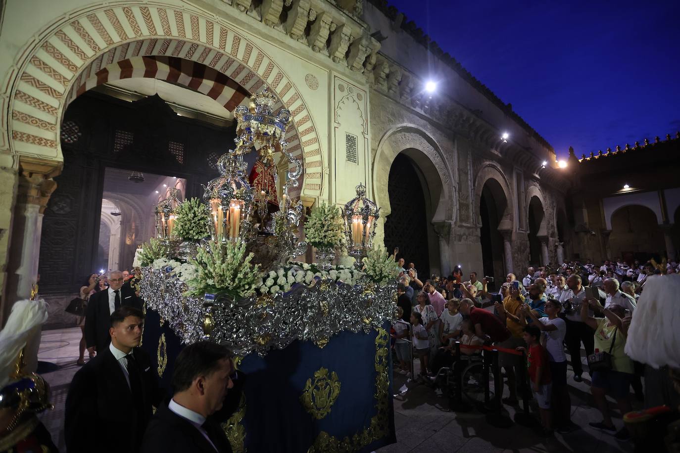 Fotos: La solemne misa y la procesión de la Fuensanta en Córdoba