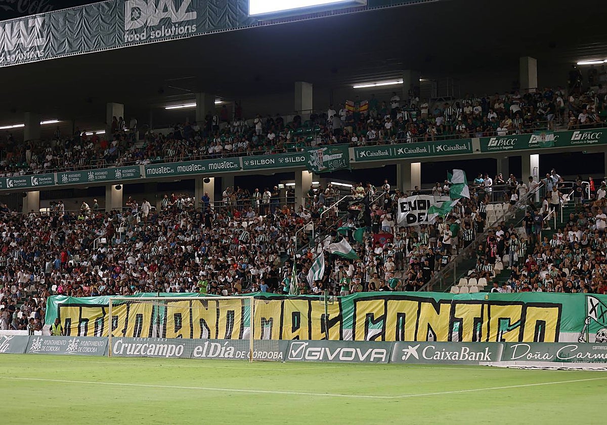La afición del Córdoba este año durante un partido de Primera Federación