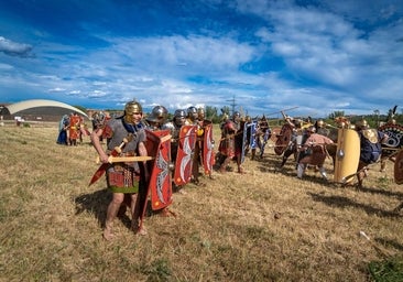 Complutum revive: así rezaban, luchaban o comían los romanos