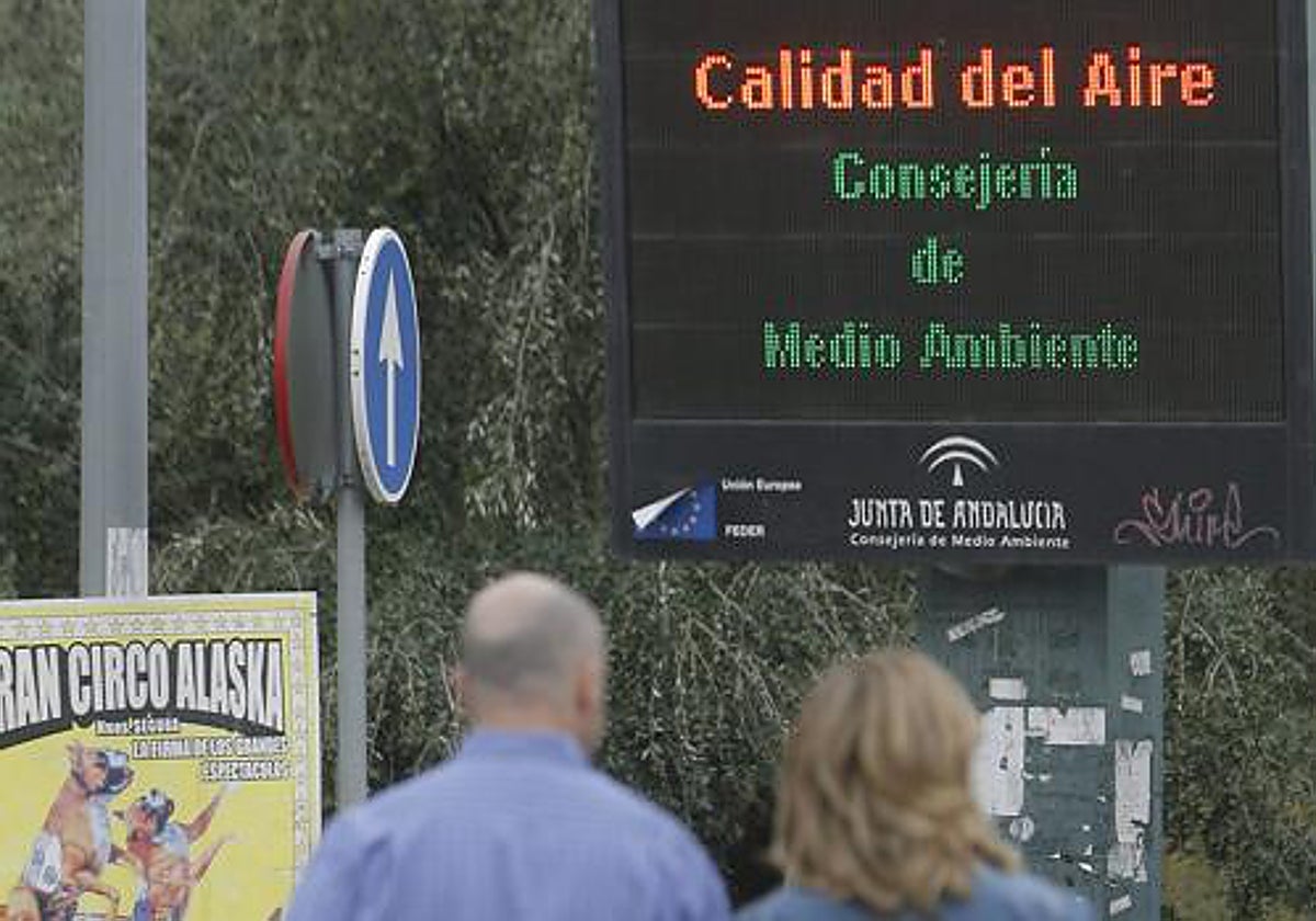 Un panel informativo sobre calidad del aire en Córdoba