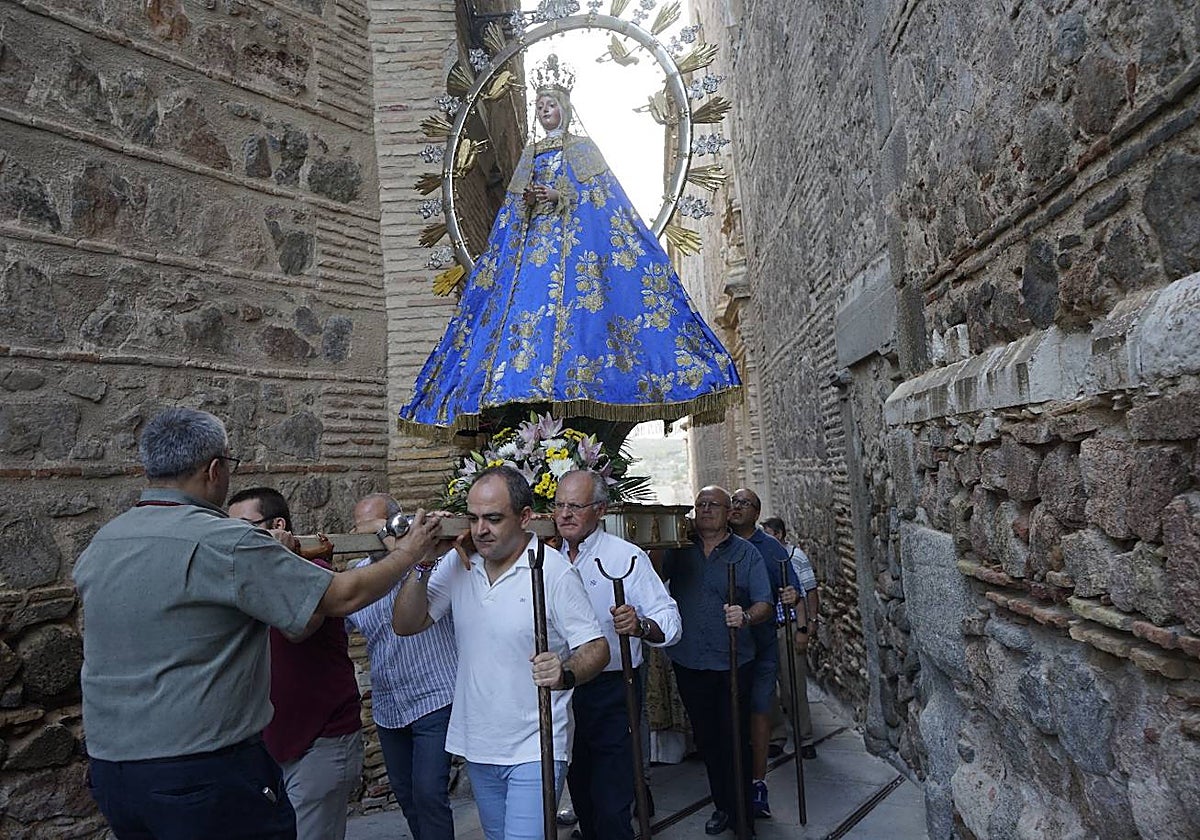 La Virgen de la Salud, por las calles de Toledo