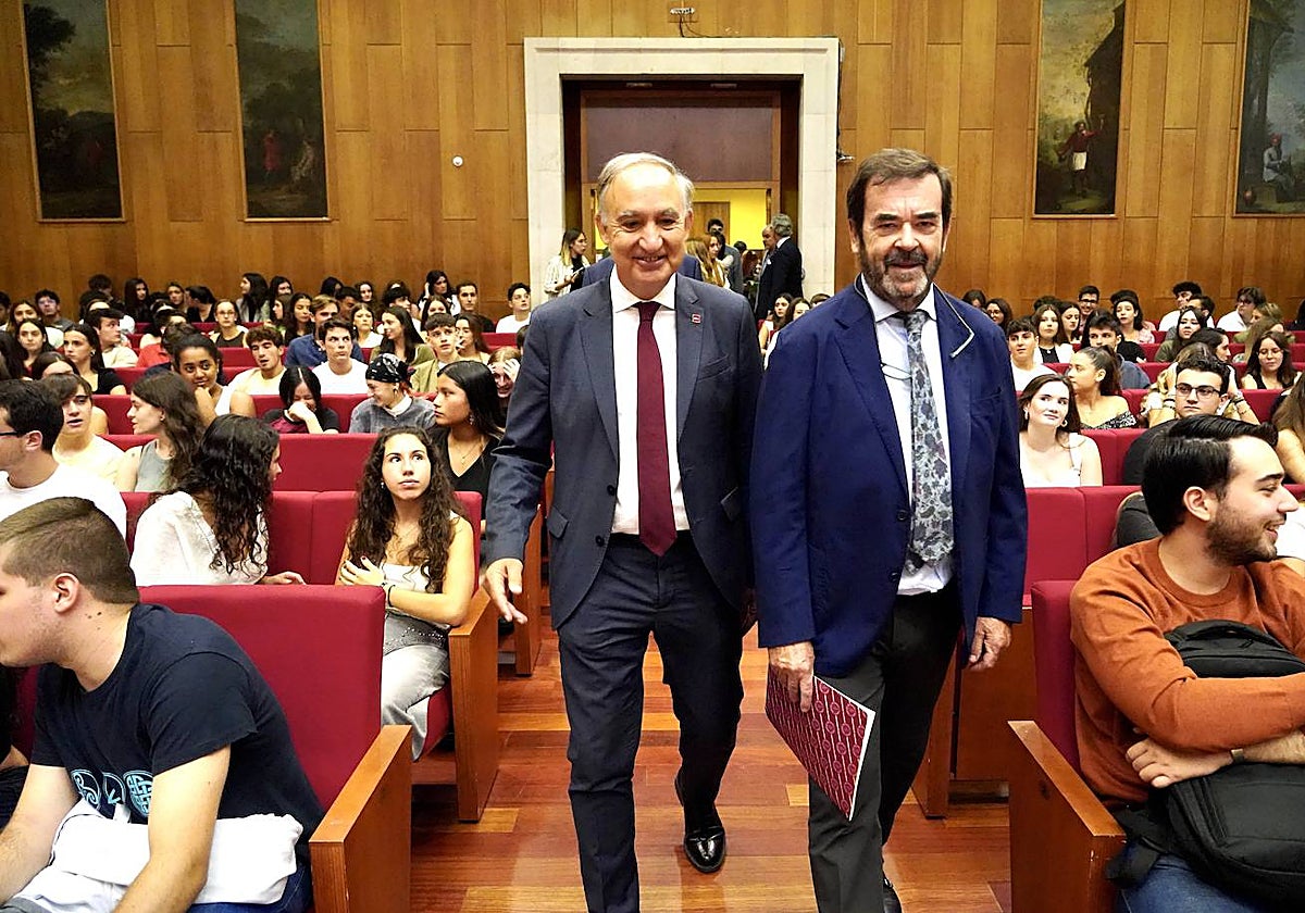 Largo y Guilarte, minutos antes de participar en la inauguración del curso en la Facultad de Derecho