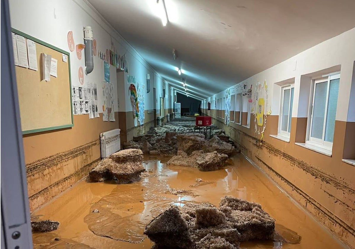 El colegio de Buenache en Alcarcón, Cuenca, uno de los más afectados por la DANA no ha podido abrir sus puertas