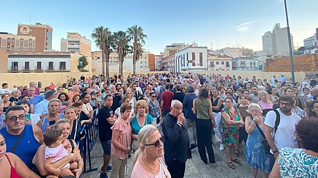 Público agolpado a las puertas de San Pablo