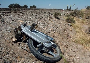 Muere un hombre de 52 años al salirse de la vía e incendiarse la moto que conducía