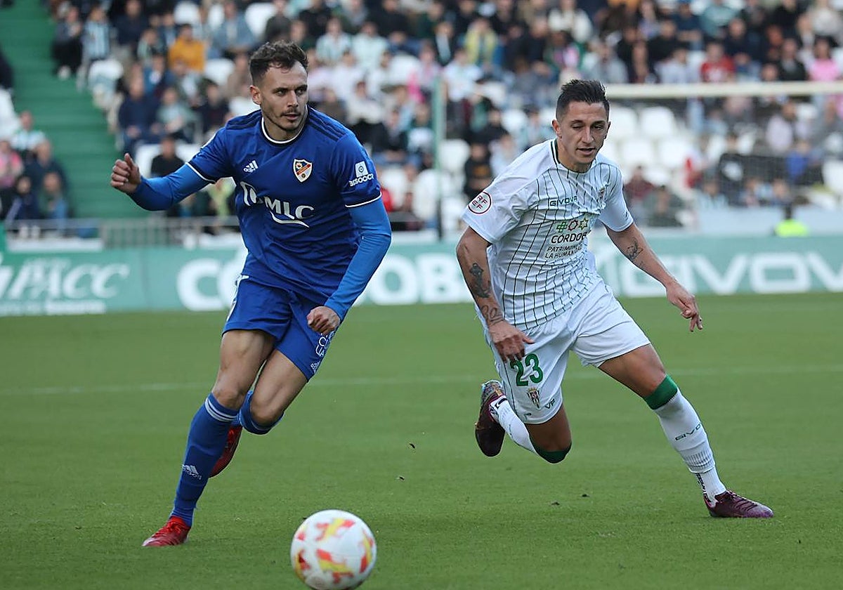 Imagen del último duelo del Córdoba y el Linares en El Arcángel