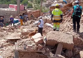 Bomberos valencianos rescatan viva a una niña de nueve años en Marruecos tras varios días bajo los escombros