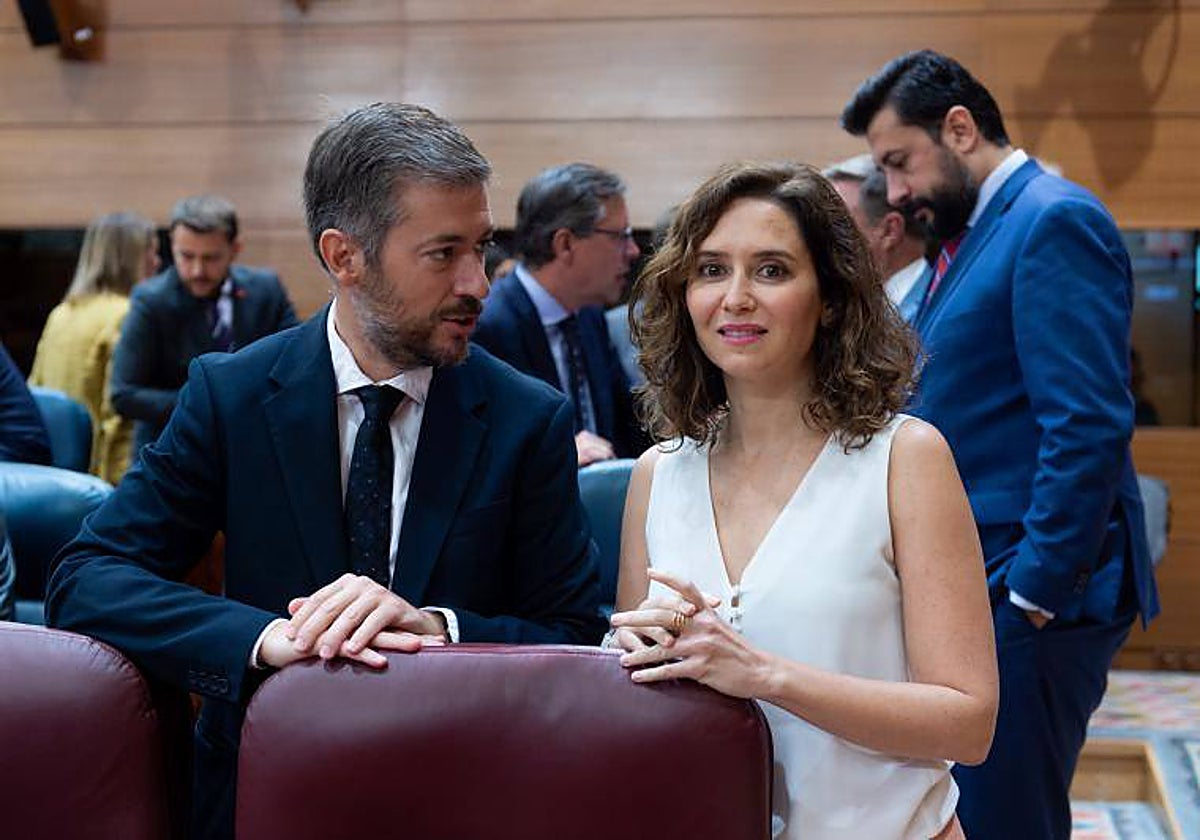 Isabel Díaz Ayuso con el consejero de Presidencia, Miguel Ángel García