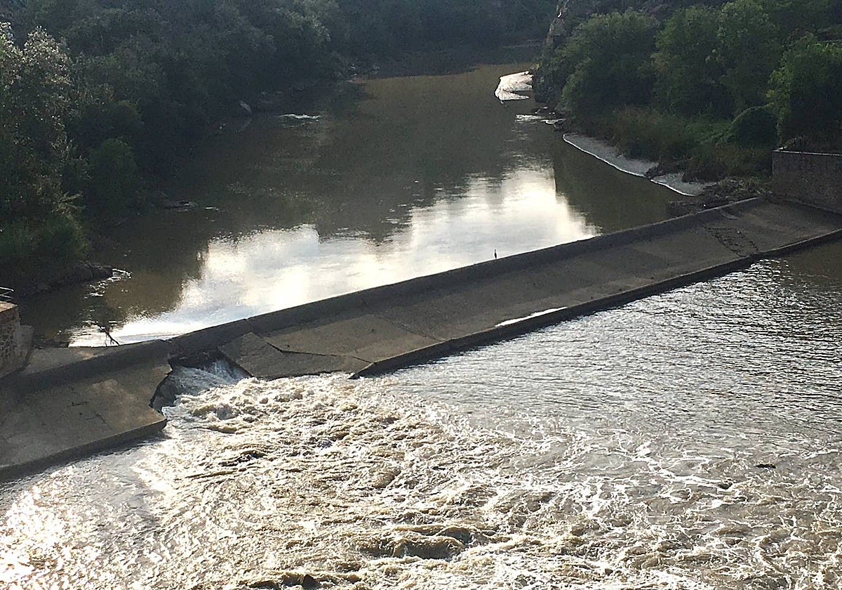 El azud de Santa Ana, tras la DANA del pasado 3 de septiembre; el agua pasa por debajo