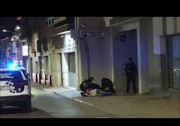 Una pelea entre dos hermanos acaba con uno de ellos detenido y el otro, herido en la espalda con un cuchillo de cocina