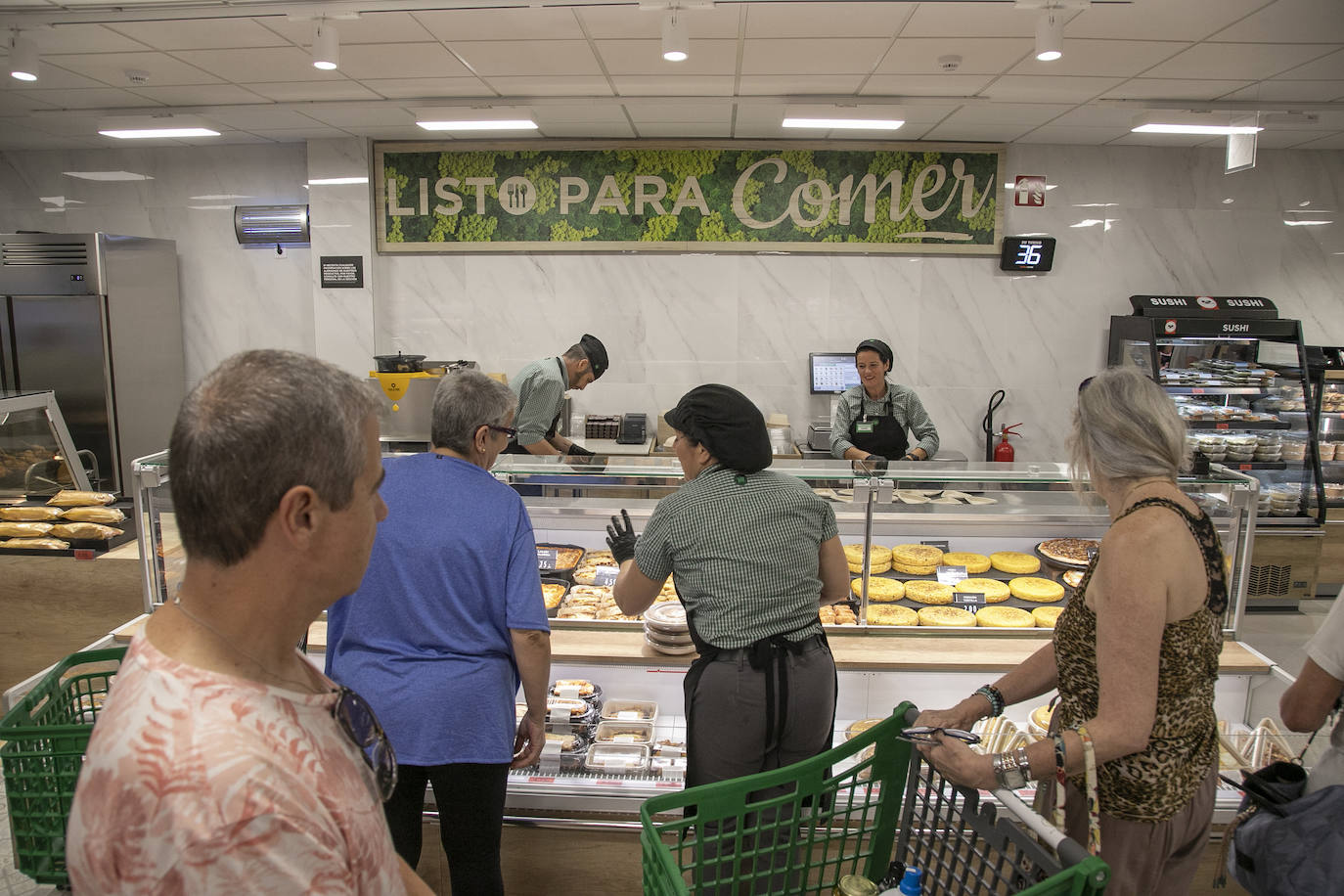 En imágenes, la esperada reapertura del Mercadona de Ronda de la Manca en Córdoba
