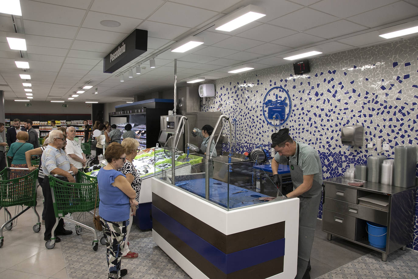 En imágenes, la esperada reapertura del Mercadona de Ronda de la Manca en Córdoba
