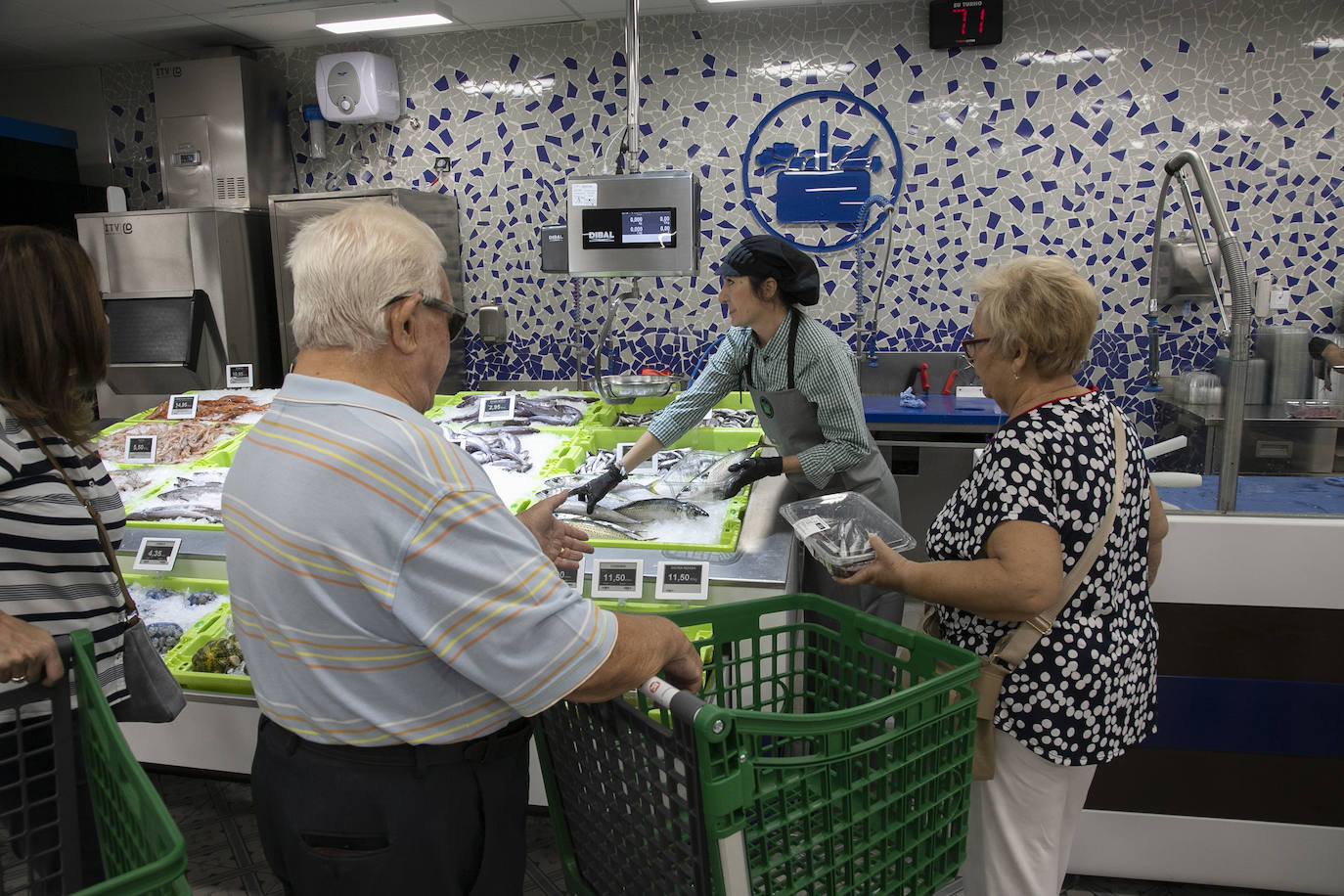 En imágenes, la esperada reapertura del Mercadona de Ronda de la Manca en Córdoba