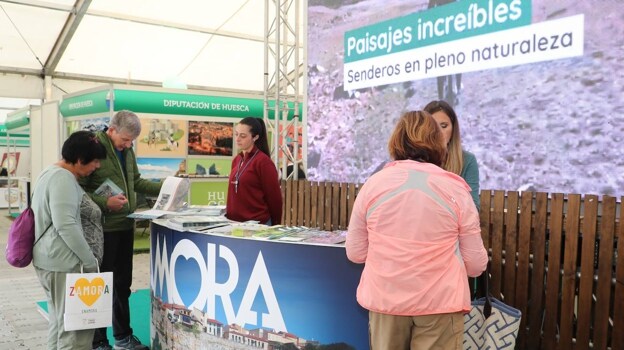 Interior de la feria, stand de Zamora