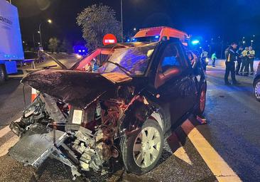 Un hombre de 40 años, en estado muy grave después de salir despedido de su coche tras un accidente en Madrid