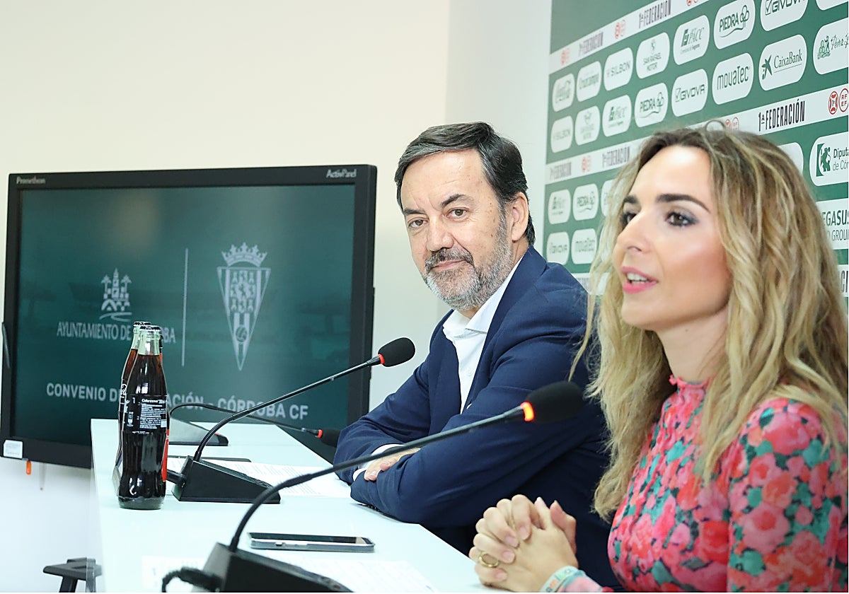 Antonio Fernández Monterrubio y Narci Ruiz en la sala de prensa de El Arcángel