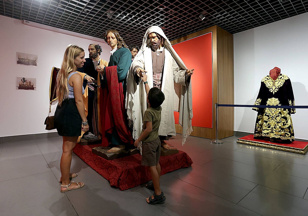 La emotiva exposición &#039;Diez años de la Salud en Córdoba&#039;, en imágenes