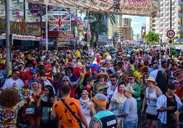 El turismo británico anticipa ya su visita a Benidorm en noviembre: «Fiesta, fiesta, fiesta» y miles de disfraces en su 'Fancy'