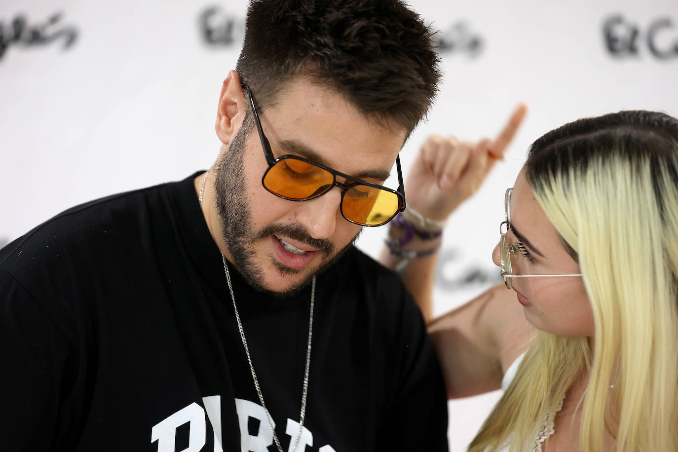 La concurrida firma de discos de Antonio José en Córdoba, en imágenes