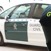 Detenido por romper una orden de alejamiento tras irrumpir en casa de su expareja para agredirla con una botella de cristal