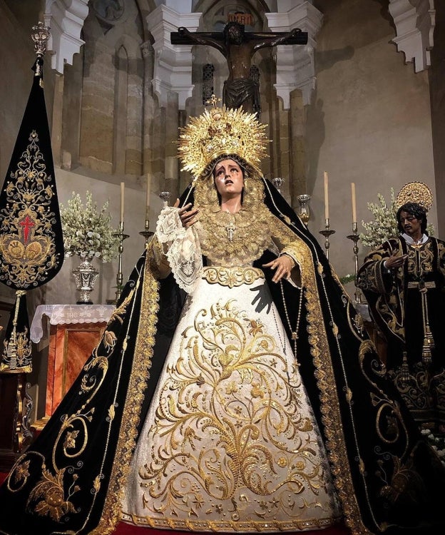 La Virgen, en besamanos extraordinario el domingo pasado